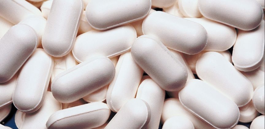 A large pile of white pills.